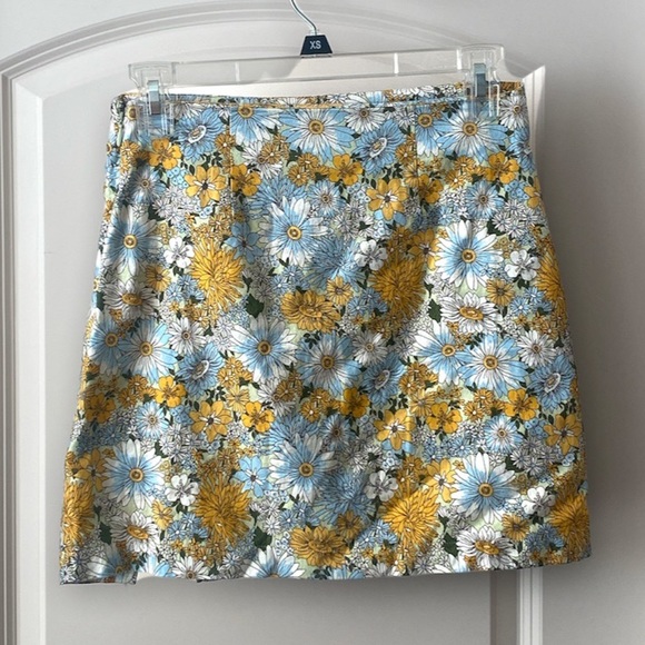 *NWOT UO Darren Notched Linen Mini Skirt size small - Picture 9 of 9